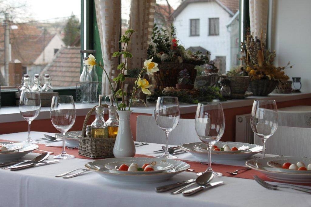 Hotel Vinohrad Milotice Bagian luar foto