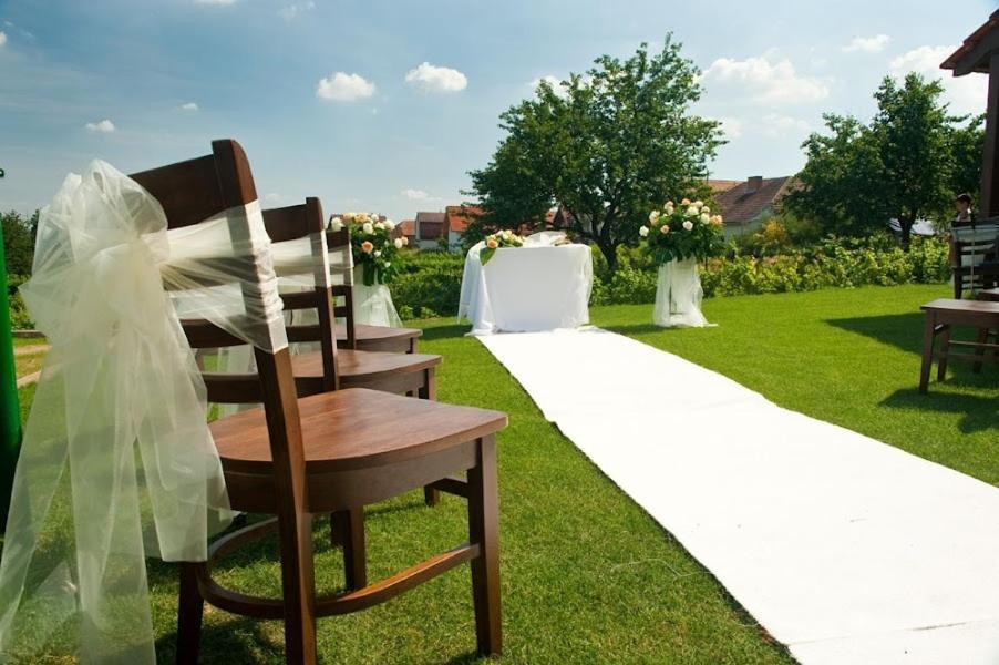 Hotel Vinohrad Milotice Bagian luar foto