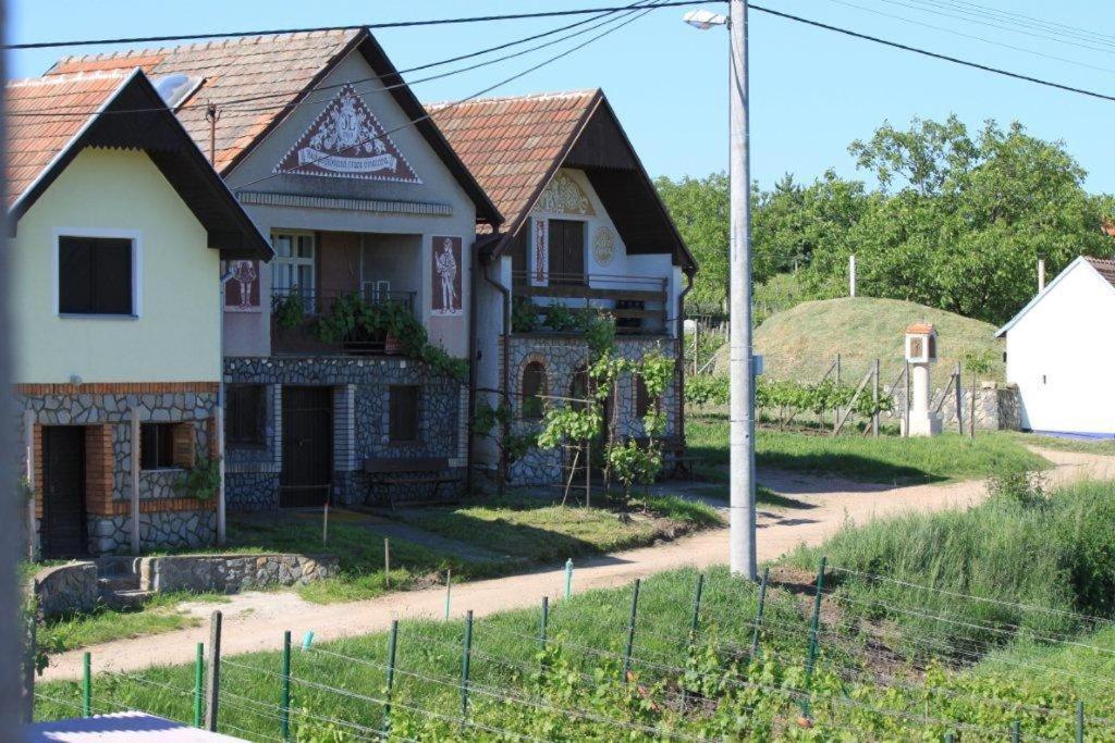 Hotel Vinohrad Milotice Bagian luar foto